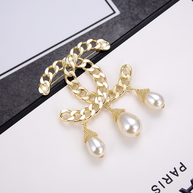 Chanel Brooch 3lyx230